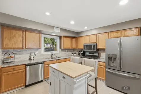 619 East Bauer Road Naperville IL 60563