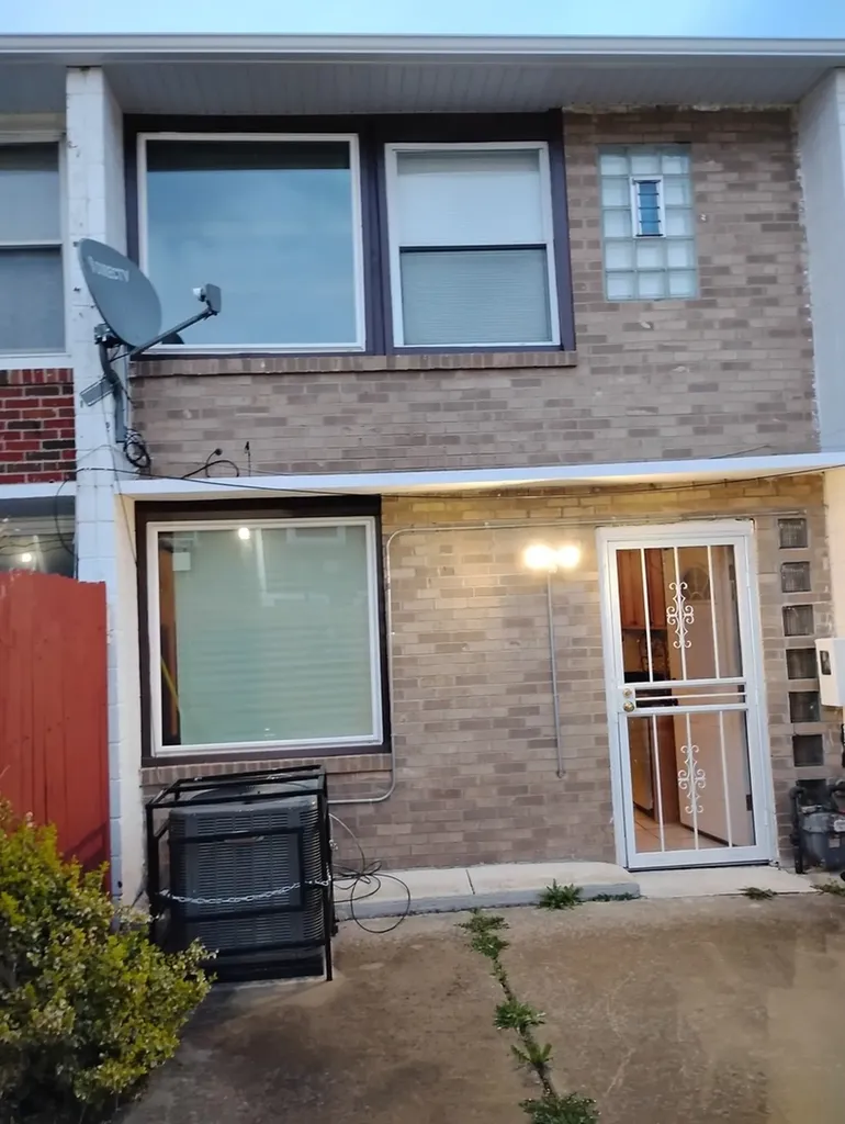 827 East 48th Street Chicago IL 60615