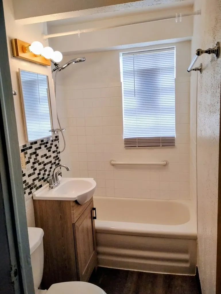 827 East 48th Street Chicago IL 60615