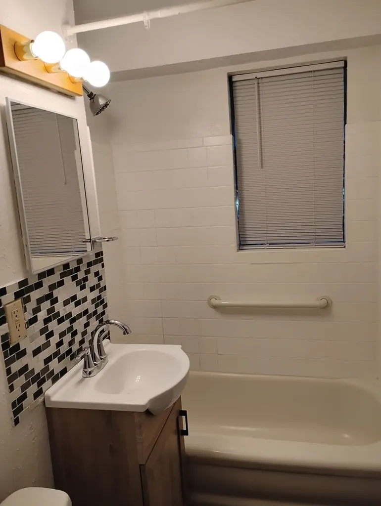 827 East 48th Street Chicago IL 60615