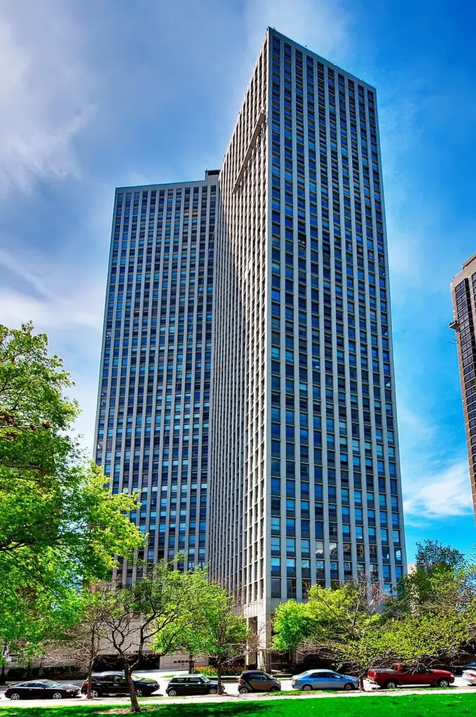 2626 North Lakeview Avenue Chicago IL 60614