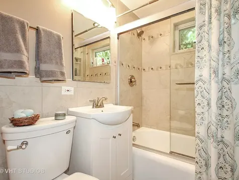 3207 Illinois Road Wilmette IL 60091