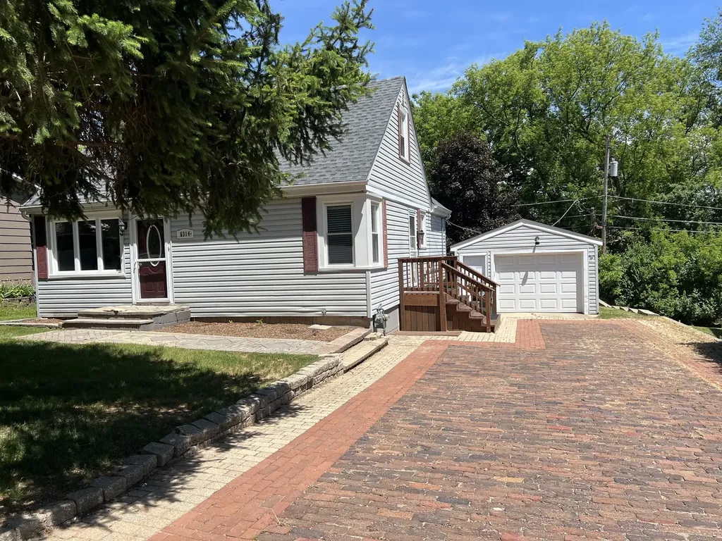 6314 Hillcrest Road Cary IL 60013