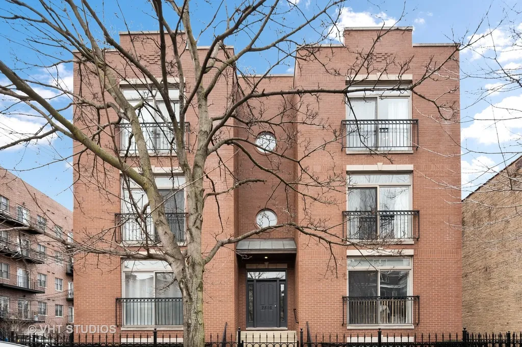 2816 North Rockwell Street Chicago IL 60618