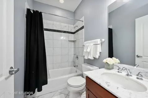 2816 North Rockwell Street Chicago IL 60618