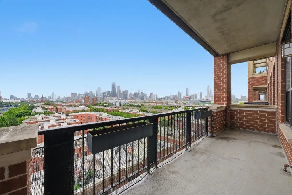 811 West 15th Place Chicago IL 60608