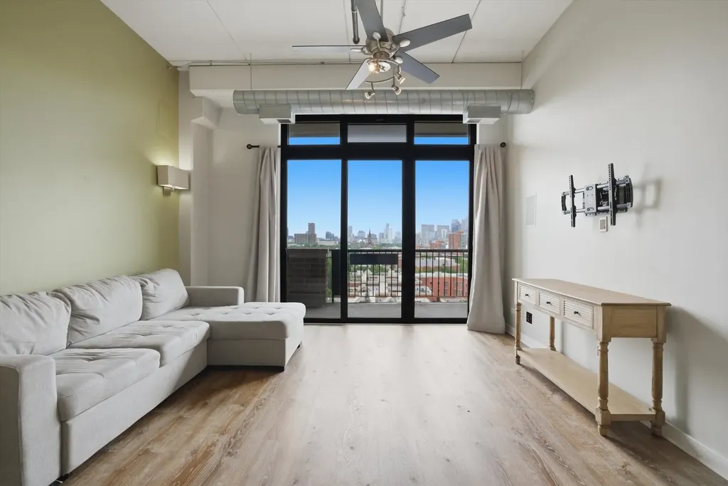 811 West 15th Place Chicago IL 60608