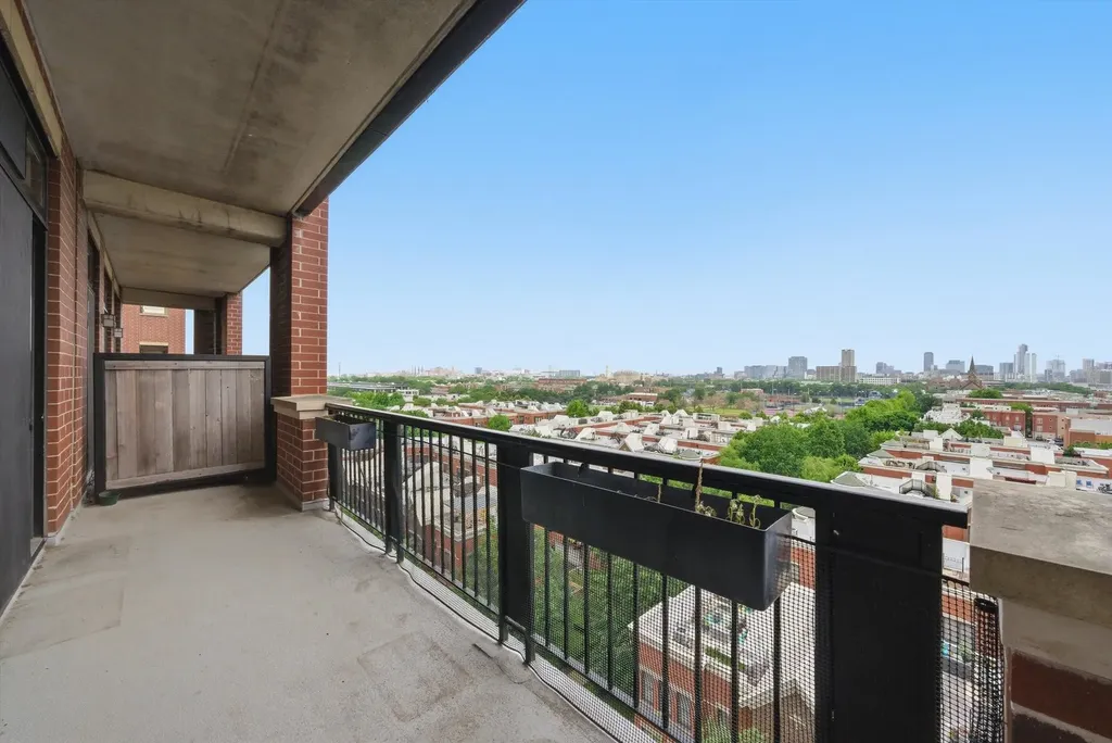 811 West 15th Place Chicago IL 60608