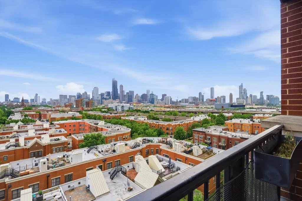 811 West 15th Place Chicago IL 60608