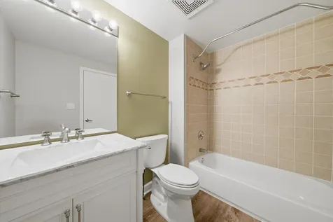 811 West 15th Place Chicago IL 60608