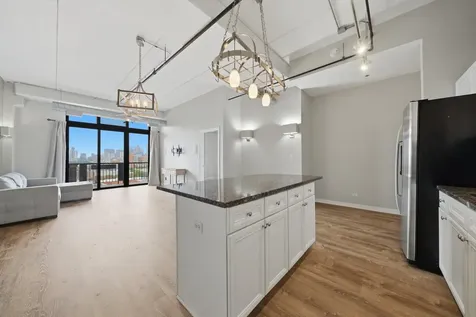 811 West 15th Place Chicago IL 60608