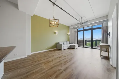 811 West 15th Place Chicago IL 60608
