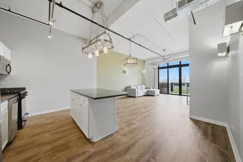 811 West 15th Place Chicago IL 60608