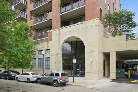 811 West 15th Place Chicago IL 60608