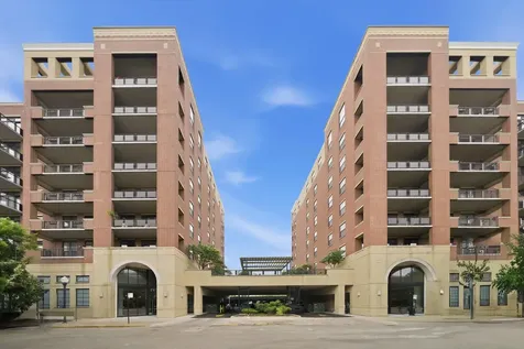 811 West 15th Place Chicago IL 60608