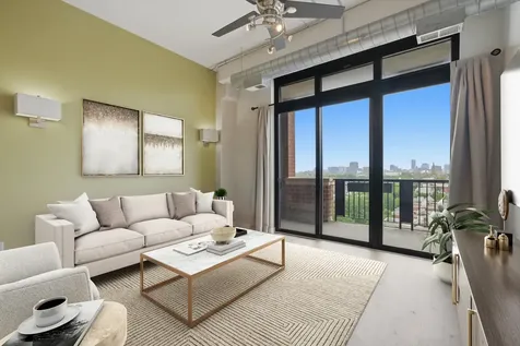 811 West 15th Place Chicago IL 60608