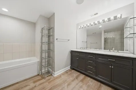 811 West 15th Place Chicago IL 60608