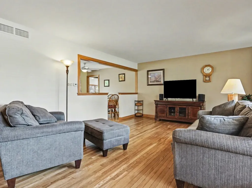10S287 Alma Lane Naperville IL 60564