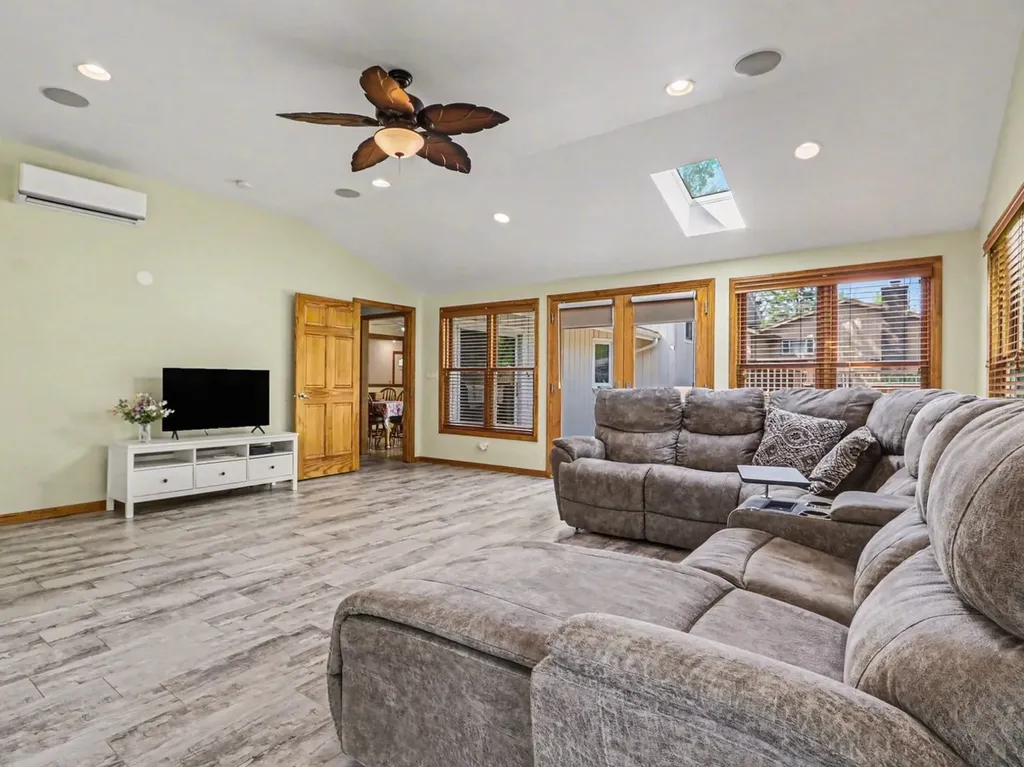 10S287 Alma Lane Naperville IL 60564
