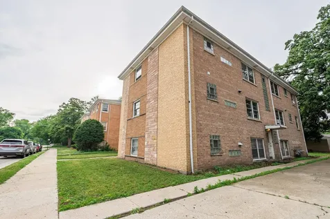 7330 39TH Street Lyons IL 60534