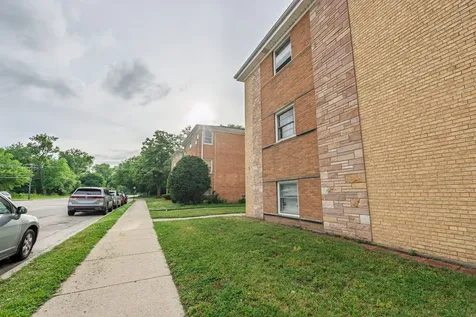 7330 39TH Street Lyons IL 60534