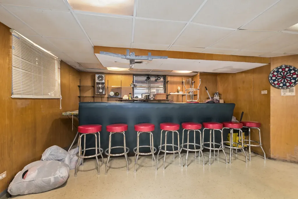 11600 South Hale Avenue Chicago IL 60643