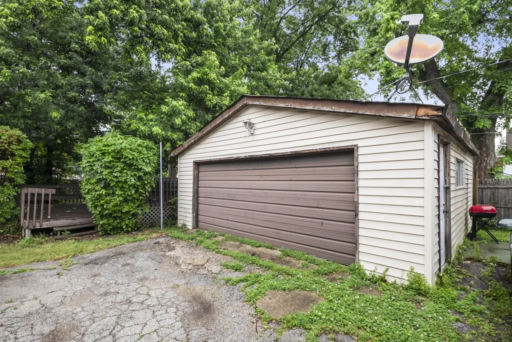 11600 South Hale Avenue Chicago IL 60643