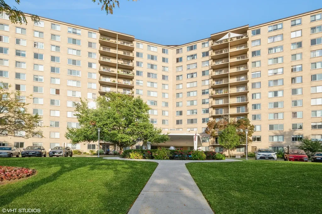 6933 North Kedzie Avenue Chicago IL 60645