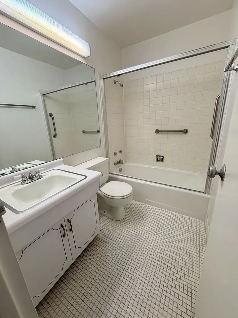 6933 North Kedzie Avenue Chicago IL 60645