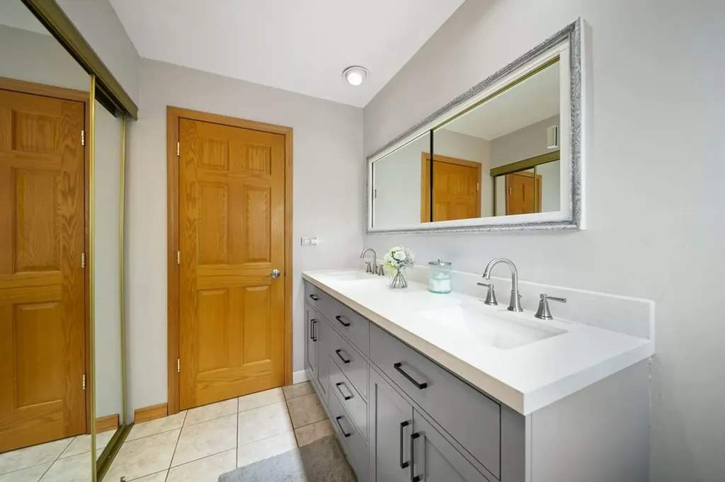 365 West Myrick Avenue Addison IL 60101