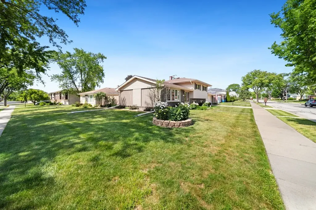 365 West Myrick Avenue Addison IL 60101