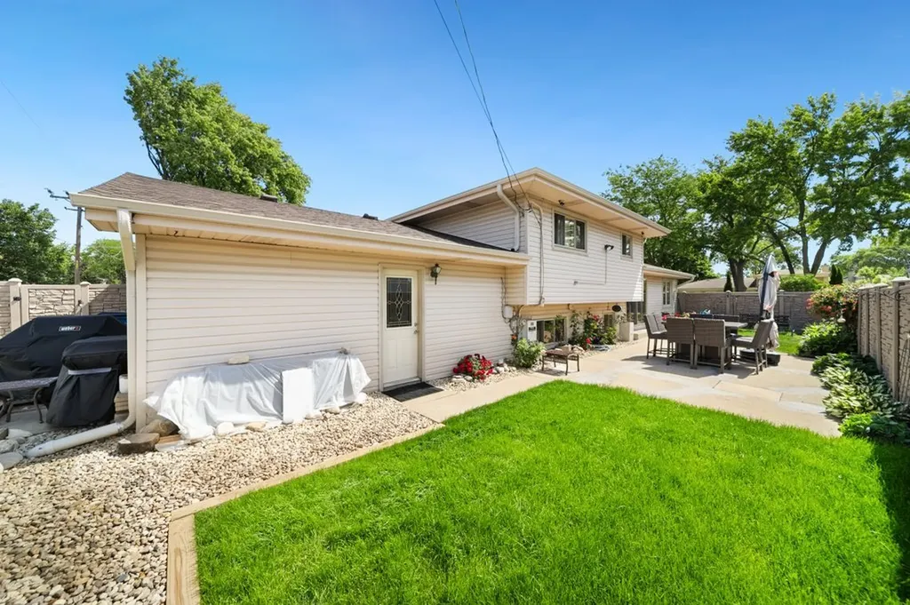 365 West Myrick Avenue Addison IL 60101