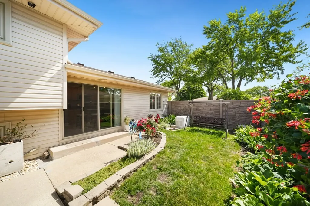 365 West Myrick Avenue Addison IL 60101