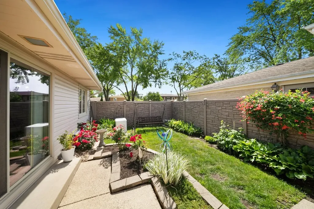 365 West Myrick Avenue Addison IL 60101