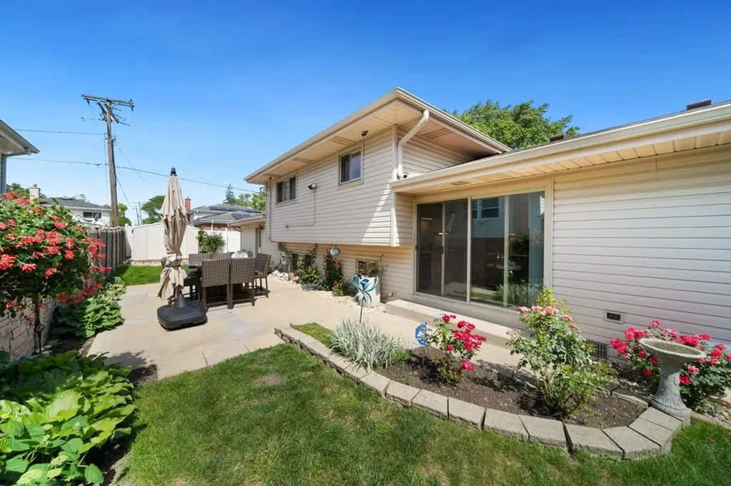 365 West Myrick Avenue Addison IL 60101