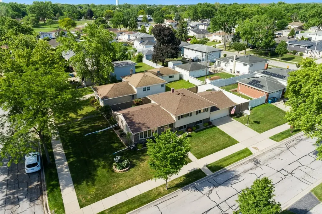 365 West Myrick Avenue Addison IL 60101