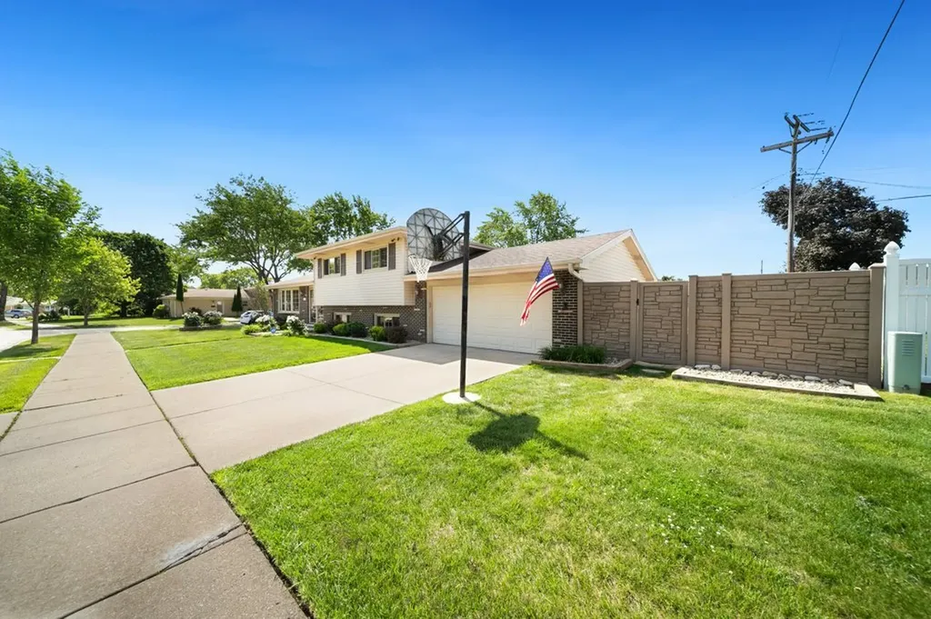 365 West Myrick Avenue Addison IL 60101