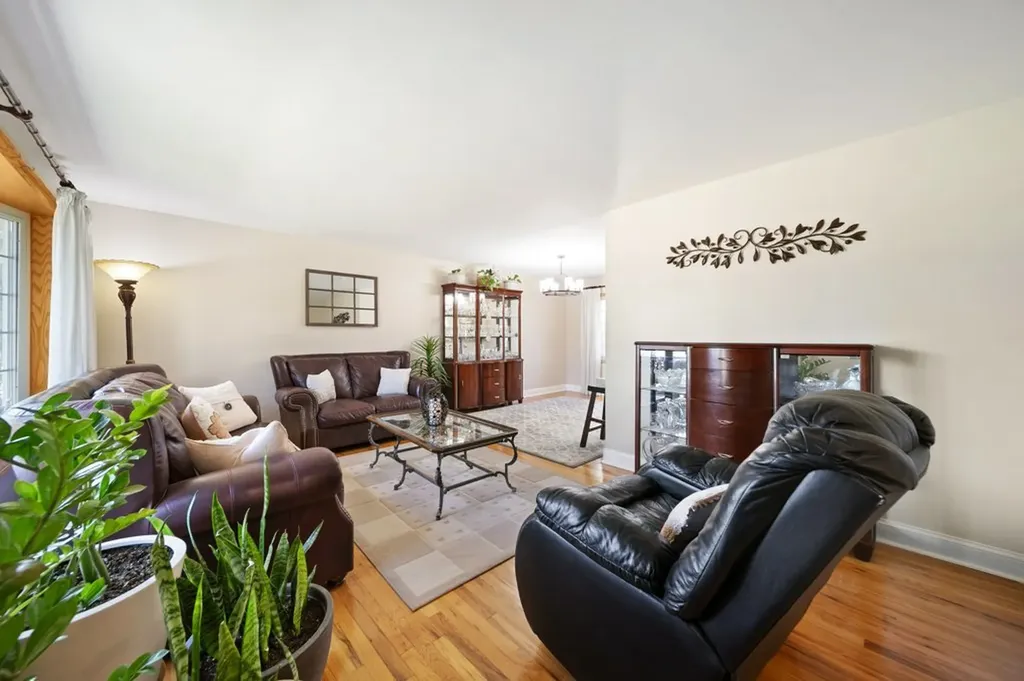 365 West Myrick Avenue Addison IL 60101