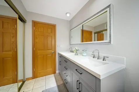 365 West Myrick Avenue Addison IL 60101