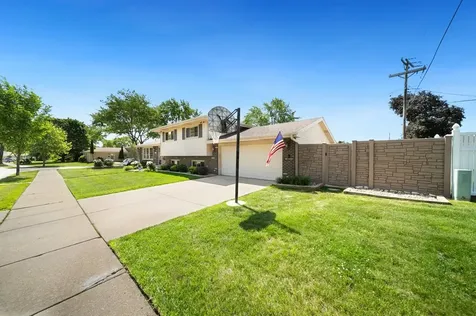365 West Myrick Avenue Addison IL 60101