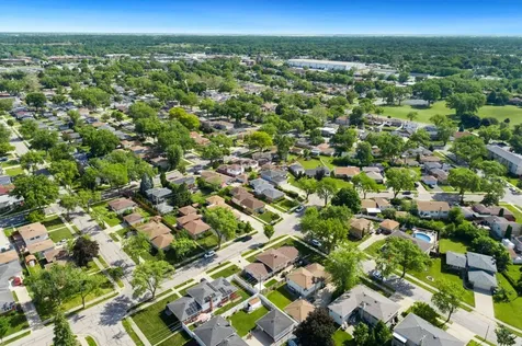 365 West Myrick Avenue Addison IL 60101
