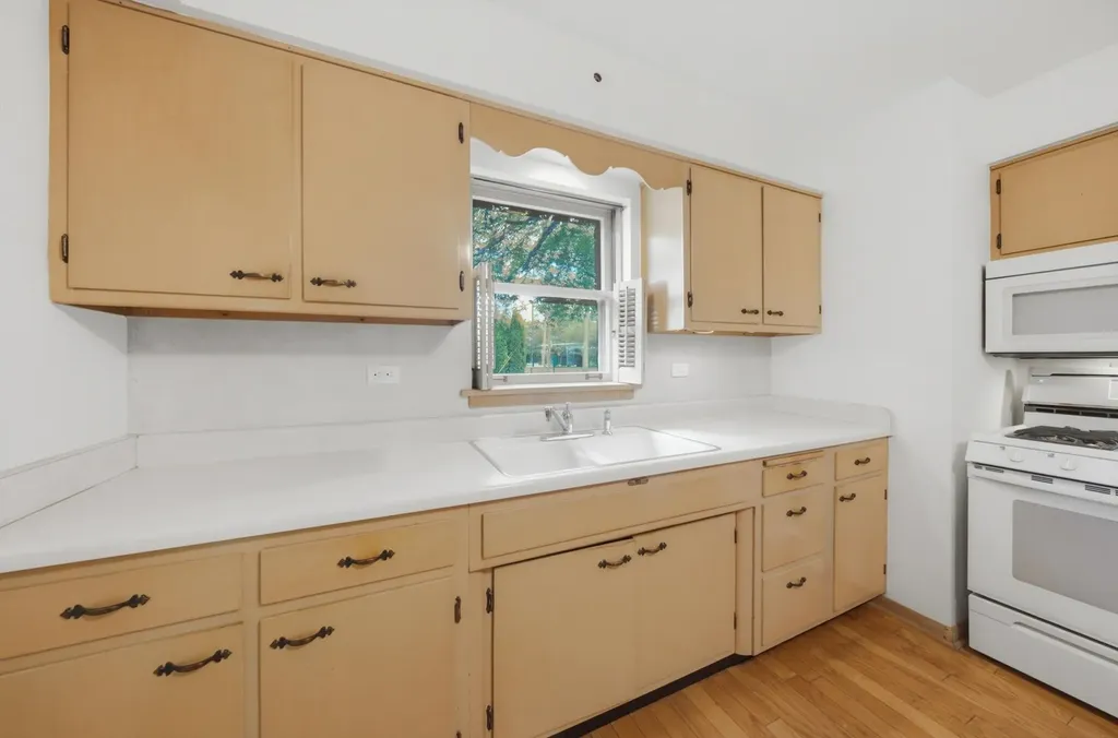 2912 Old Glenview Road Wilmette IL 60091