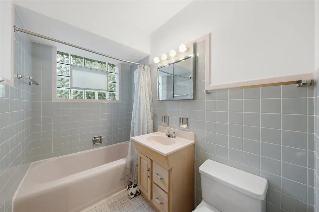 2912 Old Glenview Road Wilmette IL 60091