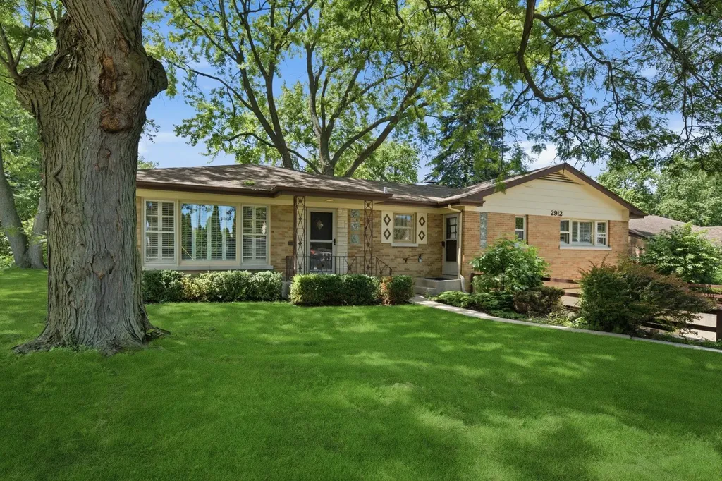 2912 Old Glenview Road Wilmette IL 60091