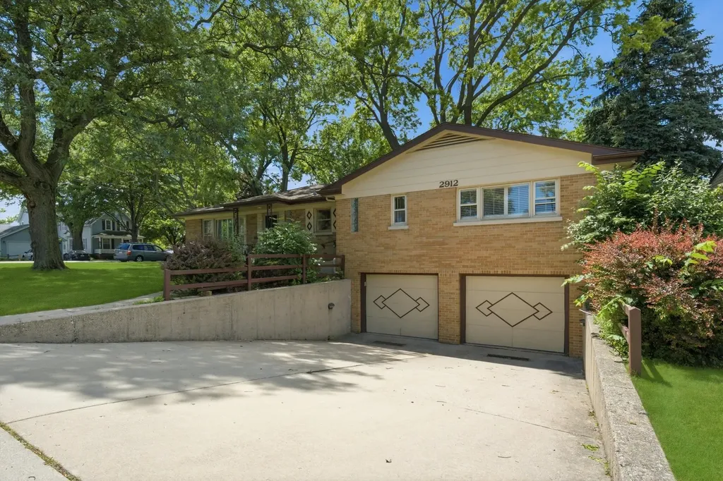 2912 Old Glenview Road Wilmette IL 60091