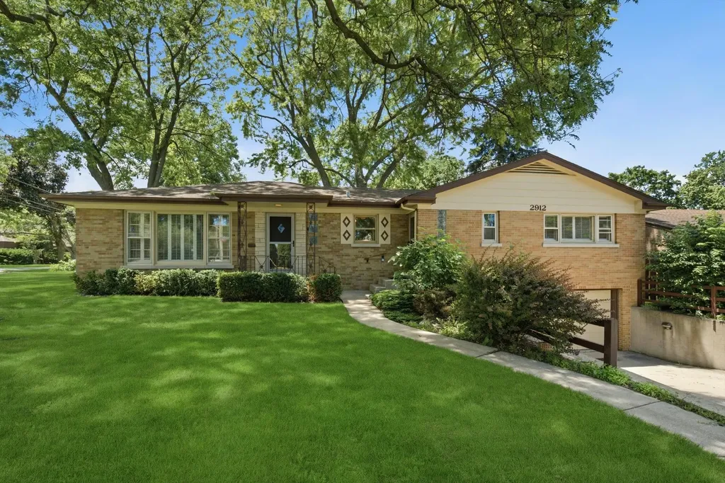 2912 Old Glenview Road Wilmette IL 60091
