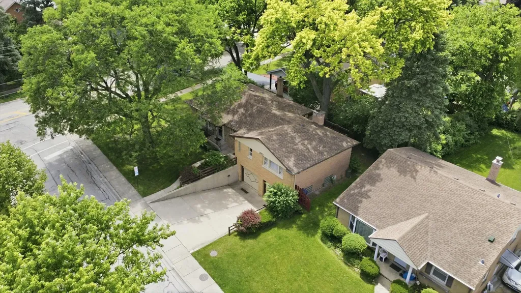 2912 Old Glenview Road Wilmette IL 60091