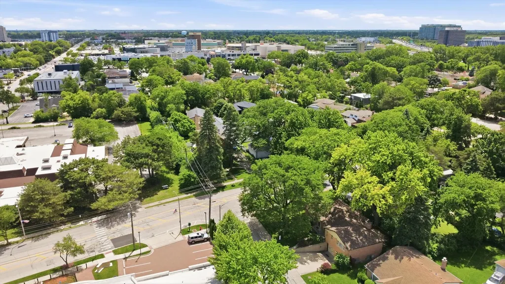 2912 Old Glenview Road Wilmette IL 60091