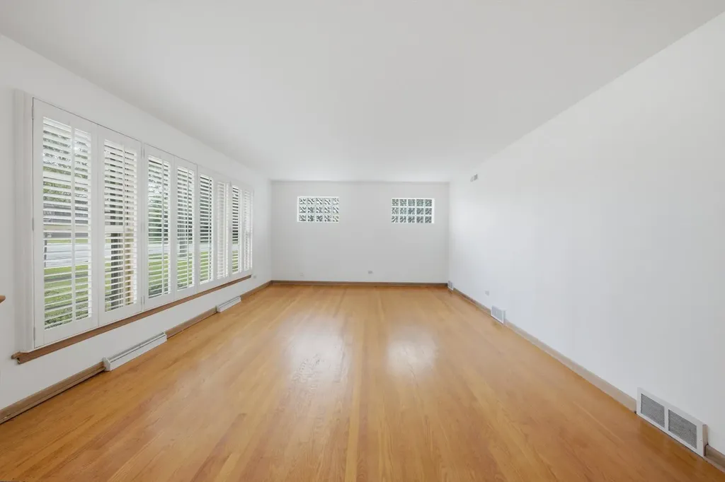 2912 Old Glenview Road Wilmette IL 60091