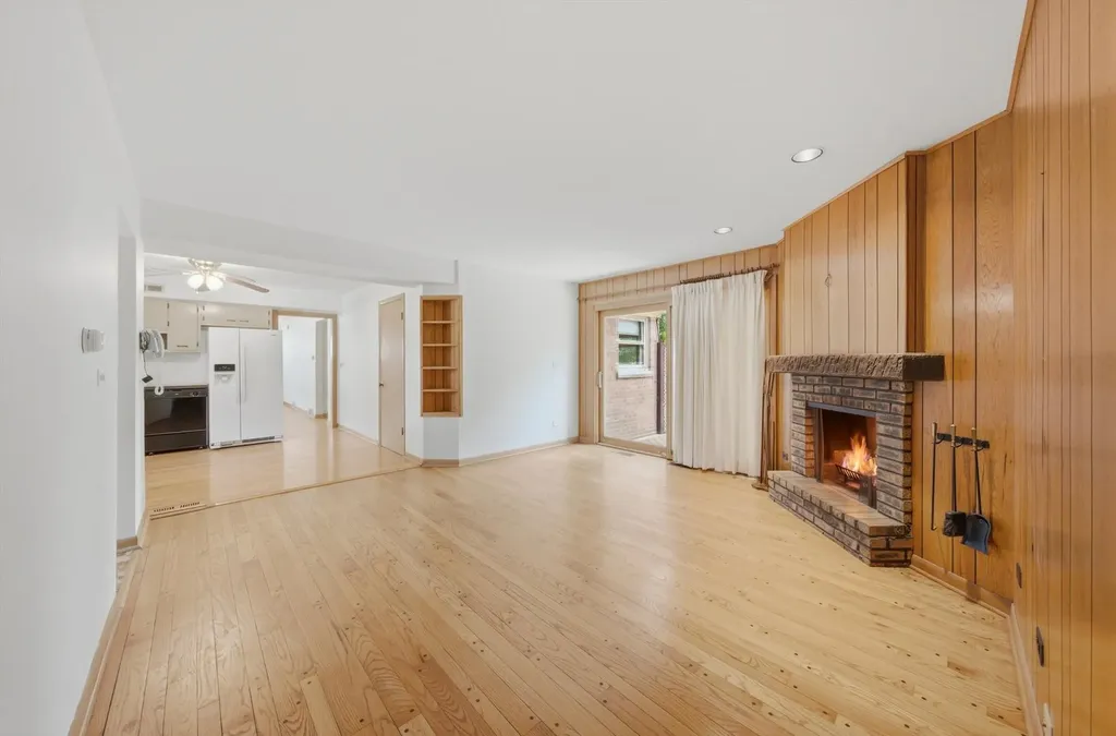 2912 Old Glenview Road Wilmette IL 60091